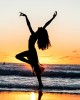 Diamond Painting Art Κοπέλα που χορεύει στην παραλία με φόντο το ηλιοβασίλεμα  20cm x 30cm 20X30cm